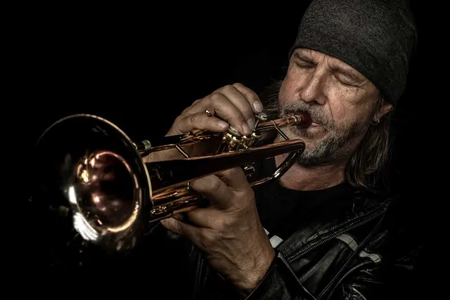 In der Festhalle Pirmasens sorgt Livemusik bei einem Konzertabend für besondere Stimmung. | Foto: Stadt Pirmasens
