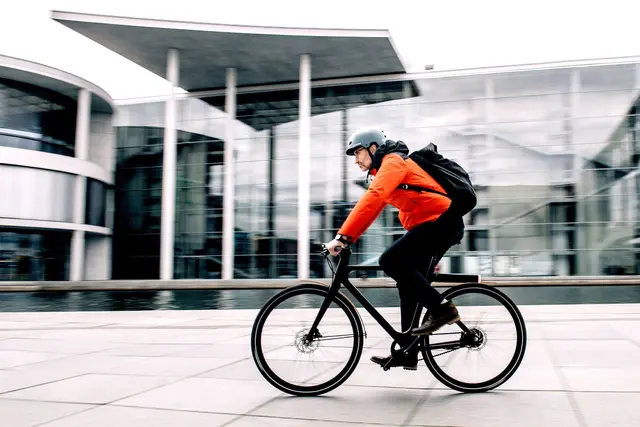 Mit der richtigen Pflege und Vorsicht können E-Bikes auch bei Kälte und Frost zuverlässig genutzt werden. | Foto: Zacharie Scheurer/dpa-mag