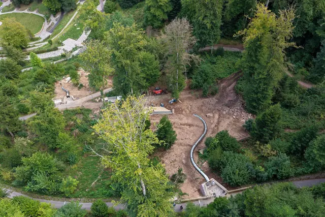 Zwei neue Rutschen im Stadtgarten Calw verbinden künftig den Park mit der Innenstadt. | Foto: Enrique Kaczor/dpa