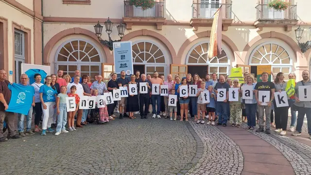 In Neustadt engagieren sich beim Freiwilligentag zahlreiche Gruppen mit insgesamt 33 Projekten für mehr Sauberkeit und ein attraktives Stadtbild. | Foto: Stadt Neustadt