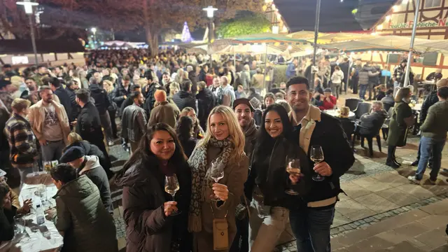 Wein genießen, Musik hören und gemeinsam feiern: Das Deutsche Weinlesefest bietet viele Möglichkeiten dazu. | Foto: Eva Bender