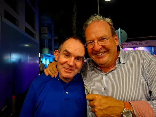 Burkhard Schmidt kommt seit Jahren aus Würzburg extra zum Straßenfest, hier mit Christian Wahl | Foto: Brigitte Melder