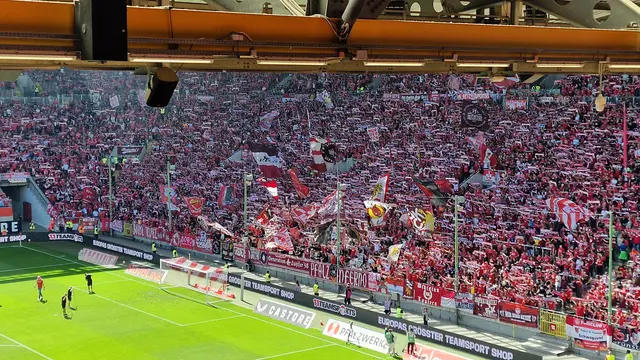 Mehr als 45.000 Zuschauer, rund 2.200 Gästefans und jede Menge Betrieb rund um den Betzenberg | Foto: Ralf Vester