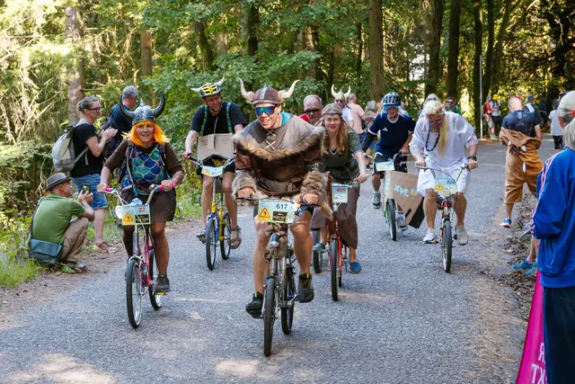 Der Spaß steht bei dem Kalmit-Klapprad-Cup im Mittelpunkt. | Foto: Oliver Dietze/dpa