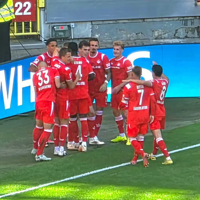 Viel Grund zum Jubeln hatten die Roten Teufel auf dem Betze gegen Darmstadt 98 | Foto: Jens Vollmer