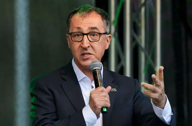 Baden-Württembergs Ministerpräsident Cem Özdemir fordert angesichts der jüngsten Angriffe auf mehrere Umspannwerke in Deutschland Tempo beim Schutz der sicherheitsrelevanten Infrastruktur.(Archivbild)  | Foto: Jan Woitas/dpa