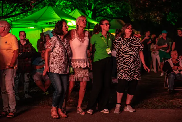 Musik und gute Stimmung: Im Bürgerpark wurde am Samstag beim SWR4 Festival gefeiert, getanzt und gemeinsam Musik erlebt. | Foto: Paul Needham