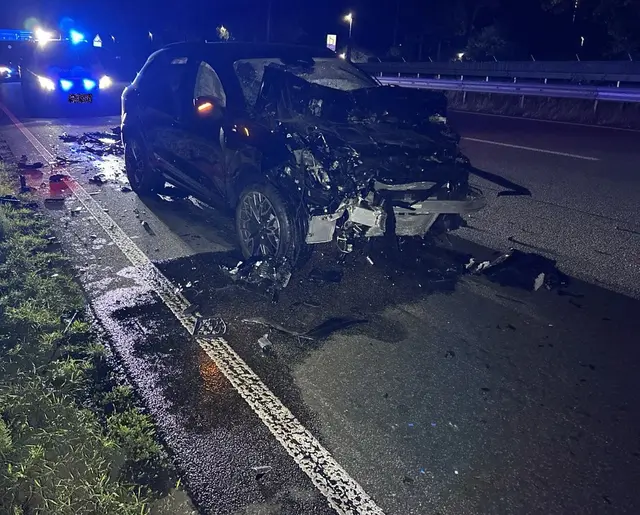 Nach einem Auffahrunfall auf der A6 bei Kaiserslautern ermittelt die Polizei gegen einen Audi-Fahrer. Ein Alkoholtest ergab 0,73 Promille, der Sachschaden liegt im hohen fünfstelligen Bereich. | Foto: Polizeiautobahnstation Kaiserslautern