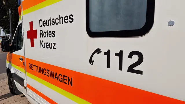 Nach einer Schlägerei unter Alkoholeinfluss in der Steinstraße ermittelt die Polizei wegen Körperverletzung. Ein 40-Jähriger kam mit einer Platzwunde und einem stark geschwollenen Auge ins Krankenhaus. | Foto: Ralf Vester
