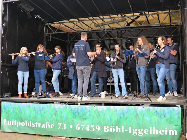 Der Musikverein Iggelheim sorgt bei der offiziellen Eröffnung für die musikalische Begleitung. | Foto: Brigitte Melder