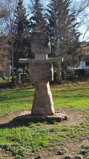 Der Steinemann im Dt. Sandsteinpark, 2018 von Günter Müller und Otmar Schrick aus Alsenz errichtet  | Foto: Arno Mohr 