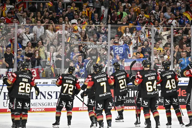 Das DEB-Team bedankt sich am 10. Mai in der SAP Arena nach dem Länderspiel gegen die USA bei den deutschen Fans. | Foto: Ruffler/PIX-Sportfotos