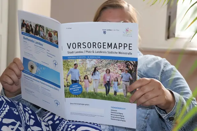 Gut vorbereitet: Eine Vorsorgemappe kann Angehörige und Vertrauenspersonen im Ernstfall entlasten. | Foto: Stadt Landau