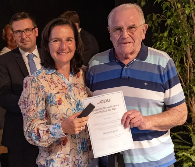 Für 60 Jahre Mitgliedschaft in der CDU wurde Martin Layes geehrt. | Foto: Stefan Layes