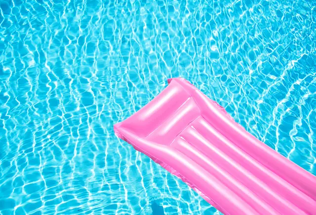 Gerade an warmen Tagen wird das Freibad für viele Familien zum Treffpunkt und Ausflugsziel. | Foto: ladyalex/stock.adobe.com