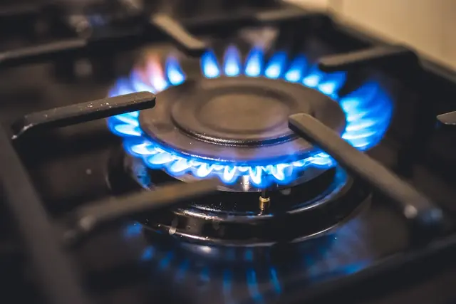 Symbolbild: Neue Hinweise zur Schadenverhütung bei Biogasanlagen setzen stärker beim laufenden Betrieb an und sollen Ausfälle sowie Betriebsunterbrechungen seltener machen. | Foto: alexanderuhrin/stock.adobe.com