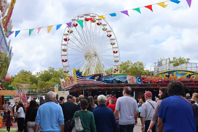 Rummel, Weindorf und dichtes Gedränge: Der Landauer Herbstmarkt zählt auch 2026 wieder zu den größten Festen in der Region. | Foto: Stadt Landau