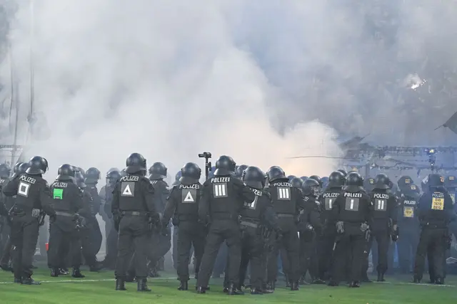 Beim Pokal-Duell zwischen Mannheim und Kaiserslautern gab es heftige Ausschreitungen. (Archivbild) | Foto: Uwe Anspach/dpa