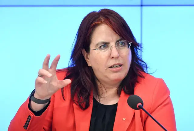 Die Chefin der Bildungsgewerkschaft GEW, Monika Stein, plädiert dafür Vergleichsarbeiten auszusetzen, um Lehrern mehr Zeit für den Unterricht zu ermöglichen. | Foto: Bernd Weißbrod/dpa