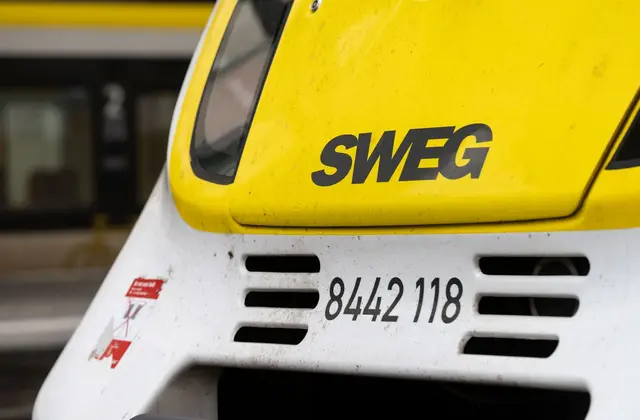 Wegen stockender Tarifverhandlungen ruft Verdi zum Warnstreik in mehreren SWEG-Busbetrieben auf. (Archivbild) | Foto: Marijan Murat/dpa