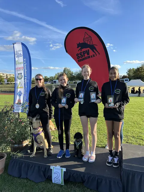v.l. Sandra Scheben, Maxime, Gesa und Lucy. Die Jugend des SSPV Mannheim holt die Silbermedaille | Foto: Aljoscha Kertesz