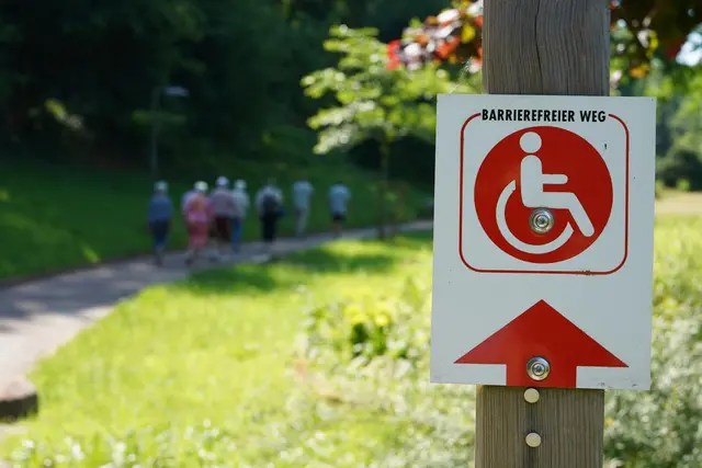 In Annweiler startet am Mittwoch, 23. September, wieder ein Plauderspaziergang für Seniorinnen und Senioren in der Markward-Anlage. | Foto: KV SÜW
