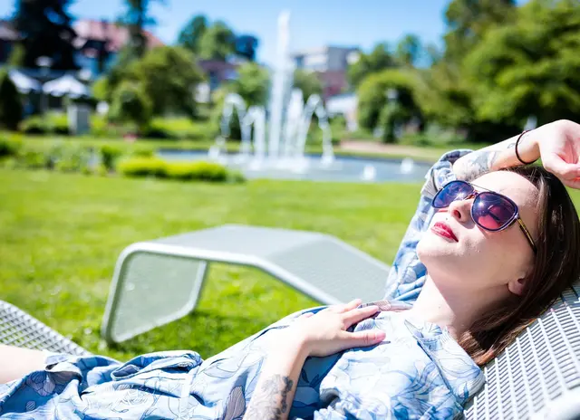 Viel Sonne bei bis zu 32 Grad - so lässt sich der Tag aushalten. (Symbolbild)  | Foto: Laszlo Pinter/dpa