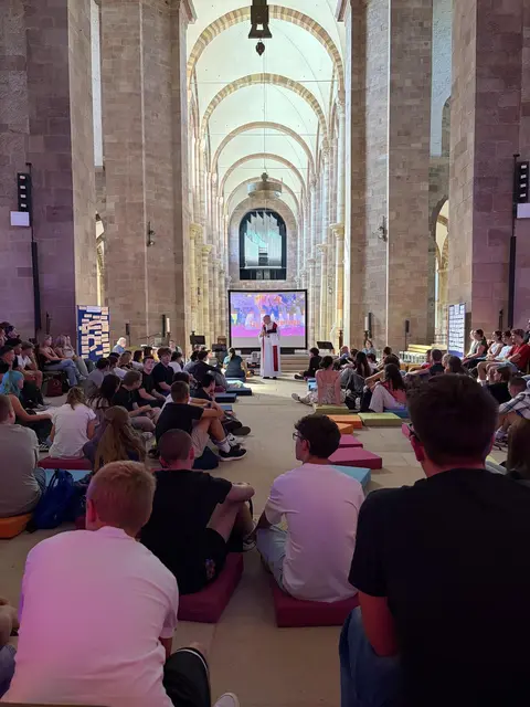 Beim Tag der Firmlinge im Speyerer Dom haben rund 150 Jugendliche ihre Erwartungen an den neuen Bischof formuliert. | Foto: Bistum Speyer