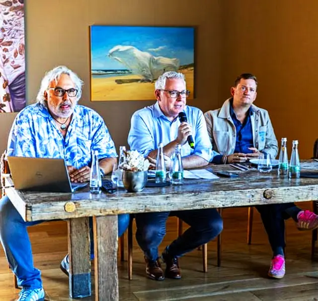 Arno Kiegele, Geschäftsführer der Platzhirsch GmbH, Thorsten Riehle Bürgemeister der Stadt Mannheim ,Max Spielmann, Geschäftsführer der Weldebräu | Foto: Wolfgang Neuberth