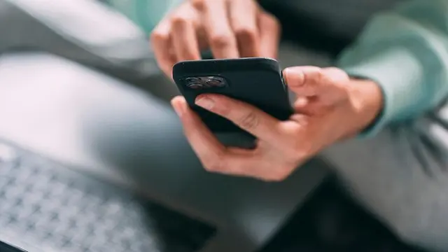 D-you soll ab Anfang Januar 2027 als digitale Brieftasche starten und das Ausweisen sowie das Teilen wichtiger Nachweise per Smartphone erleichtern. Später soll eine rechtsgültige digitale Unterschrift dazukommen. | Foto: © pexels / Greta Hoffmann