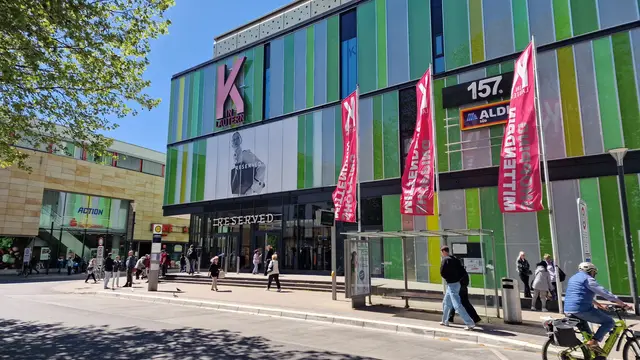 Taschendiebe haben in einem Einkaufszentrum in der Kaiserslauterer Innenstadt eine 69-Jährige bestohlen. Die Polizei sucht Zeugen, die zur Tatzeit Verdächtiges beobachtet haben. | Foto: Ralf Vester