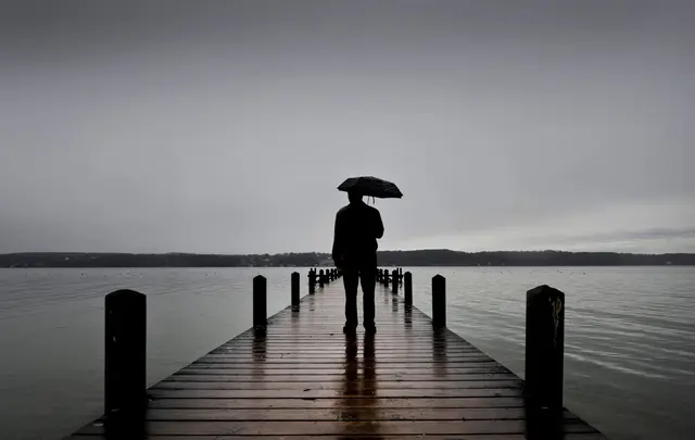 Anhaltende Antriebslosigkeit, Schlafstörungen und sozialer Rückzug zählen zu den häufigsten Frühsymptomen einer Depression und sollten ernst genommen werden. | Foto: Victoria Bonn-Meuser/dpa/dpa-mag