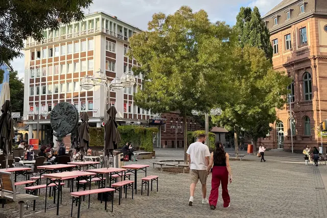 Die Menschen zeigten sich nach dem Beben teils unbeeindruckt. | Foto: Valeria Nickel/dpa