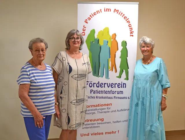 Heide Kunz, Elke Stieren und Hildegard Burkhard (von links) sprechen über ihre ehrenamtliche Tätigkeit  | Foto: Frank Schäfer
