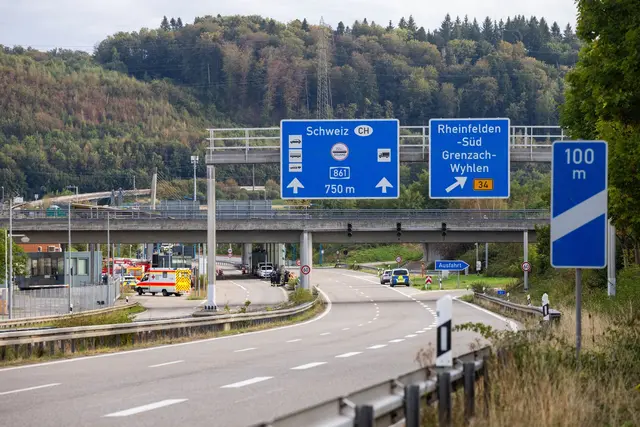 Die beiden Autoinsassen waren vorläufig festgenommen worden. | Foto: Philipp von Ditfurth/dpa