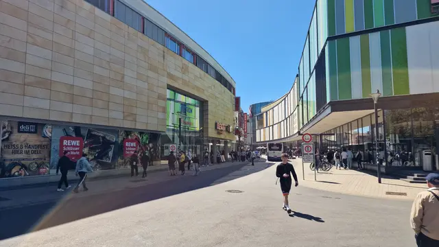 Nach einer Randale in einem Schnellimbiss in der Fruchthallstraße sucht die Polizei mehrere Jugendliche | Foto: Ralf Vester