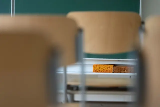 Am Montag kehrt in den Klassenzimmern in Baden-Württemberg wieder Leben ein – dann startet das neue Schuljahr. (Archivbild) | Foto: Marijan Murat/dpa