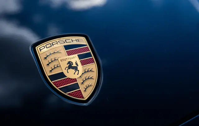 Porsche verkauft Anteile an mehreren Unternehmen. (Archivbild)  | Foto: Christoph Schmidt/dpa