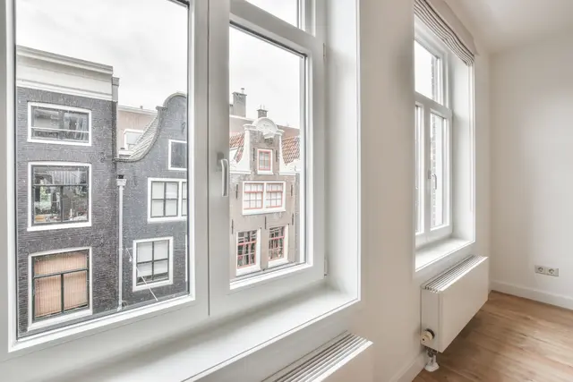 Kostenlose Energieberatung hilft bei Fragen zum Fenstertausch | Foto: Wirestock/stock.adobe.com