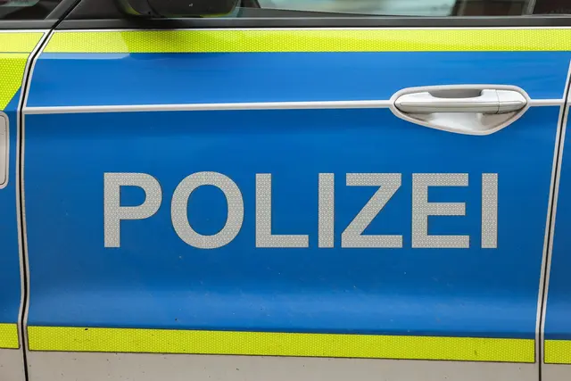 Bei einem starken Bremsmanöver eines Linienbusses sind sieben Fahrgäste verletzt worden. (Symbolbild) | Foto: Jan Woitas/dpa