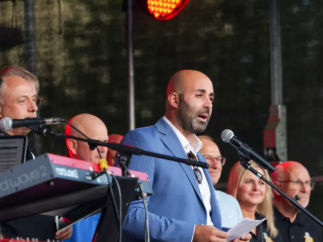 Stadtbürgermeister Mattia De Fazio begrüßte die Besucher zur Eröffnung des Landstuhler Stadtfestes. | Foto: Erik Stegner