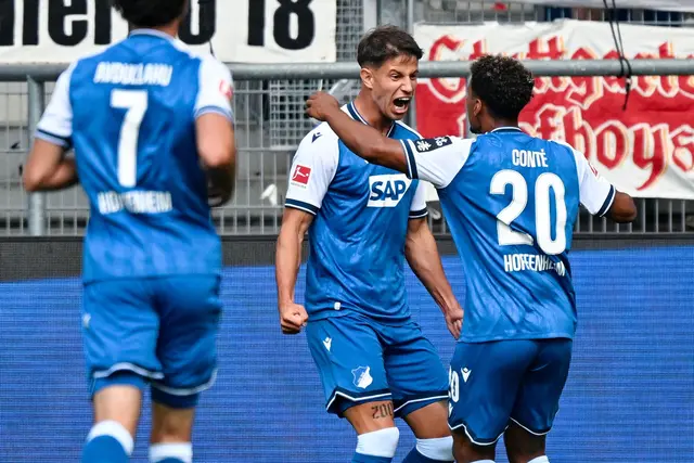 Adam Hložek jubelte mit seinen Teamkollegen über die Führung | Foto: Uwe Anspach/dpa