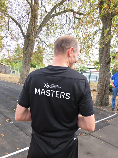 Trägt stolz das erworbene T-Shirt der "Masters" | Foto: Brigitte Melder