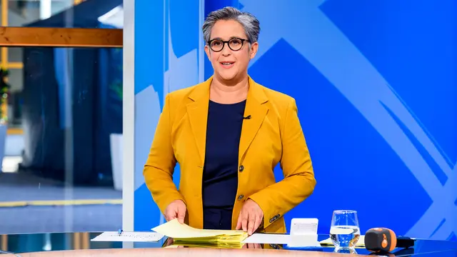 Shakuntala Banerjee: Sie führt im ZDF durch die Live-Berichterstattung am Wahlabend aus Schwerin. | Foto: ZDF, Foto: Svea Pietschmann