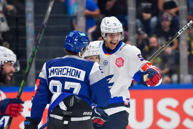 Nick Mattinen freut sich in Fribourg über sein Tor zum 1:1.

 | Foto: Kurz/PIX-Sportfotosc