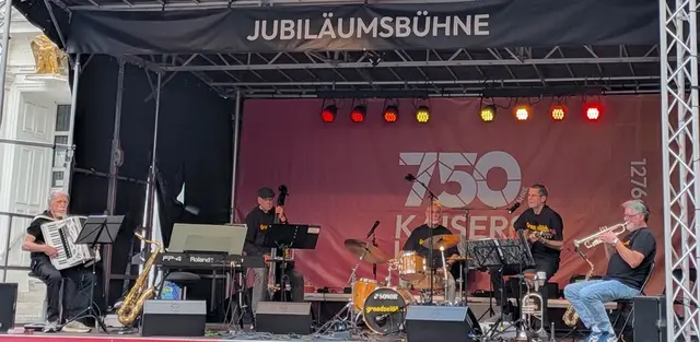 Die Graadselääd’s bringen Swing und mehr auf den Betzenberg. Ihr Benefizkonzert am Weltkindertag unterstützt den Kinderschutzbund Kaiserslautern und die Protestantische Kita Betzenberg. | Foto: Graadselääd’s, bereitgestellt durch die Band