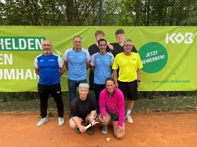Von Hinten links nach rechts: Marco Schreiner, Peter Uhrig, Timo Kauf, Christoph Mahler. Vorne von links: Susanne Göttel, Kathrina Mahler
Nicht auf dem Bild aber im Einsatz: Felicitas Uhrig, Philine Uhrig, Dirk Drumm und Luisa Braun
 | Foto: Manuel Zorn 