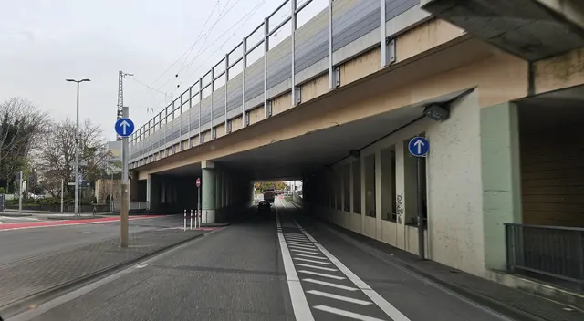 Ein Hochzeitskorso hat in Neustadt an der Weinstraße die Landauer Straße blockiert und den Verkehr erheblich behindert. Die Polizei ermittelt und sucht weitere betroffene Verkehrsteilnehmer. (Symbolbild) | Foto: Eva Bender