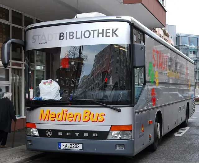 Der Medienbus der Stadtbibliothek Karlsruhe bleibt nach der Sommerpause aus personellen Gründen bis zum Jahresende außer Betrieb. | Foto: Stadt Karlsruhe, Monika Müller-Gmelin