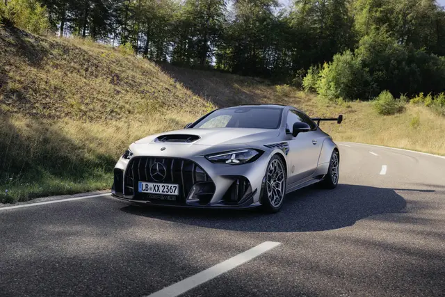 Mercedes-AMG CLE 646 Spezialanfertigung: puristisches Hochleistungs-Coupé für maximale Fahrdynamik | Foto: Copyright Mercedes-Benz Group